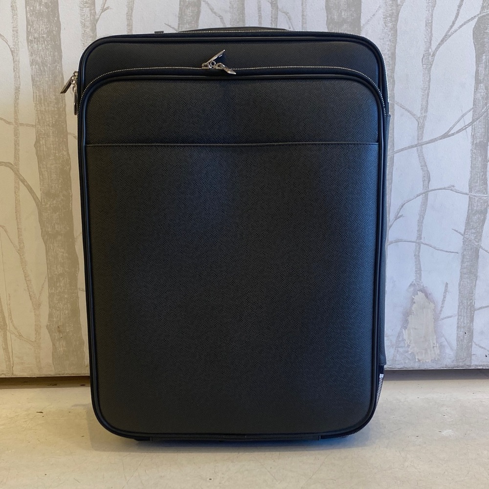 Louis Vuitton Taiga Pegasus Legere Business
Carry Noir Bag Suitcase Black